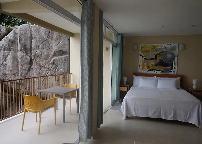 Maka Bay Self Catering *